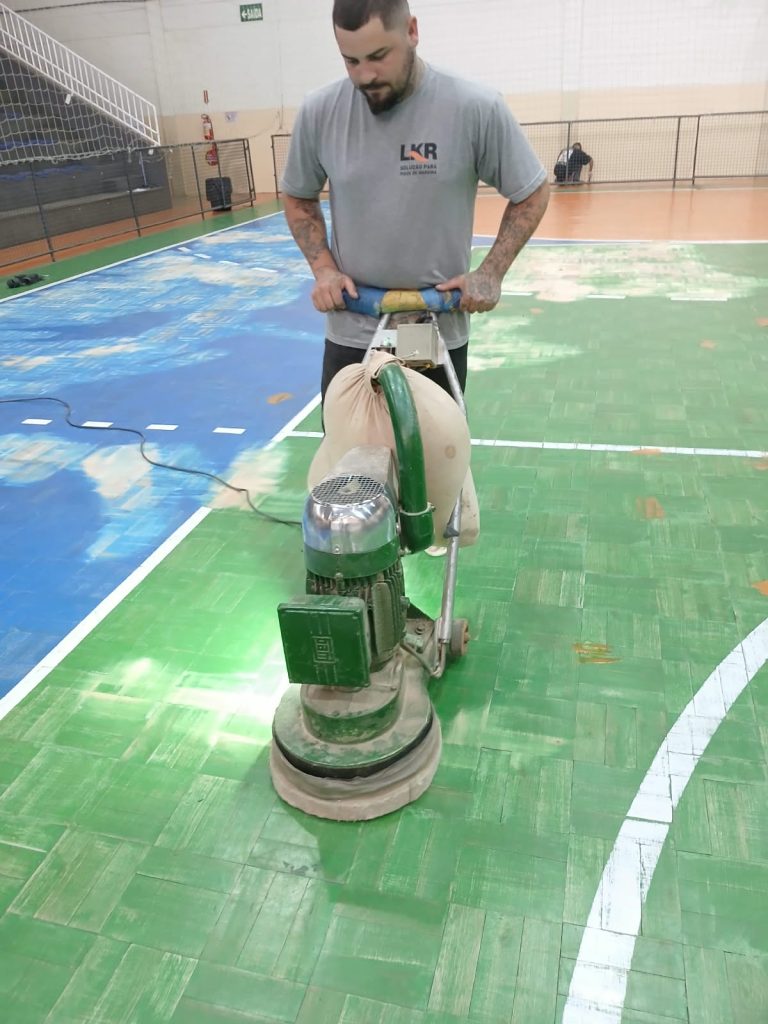 Ginásio Centenário recebe melhorias na quadra para o Campeonato de Futsal