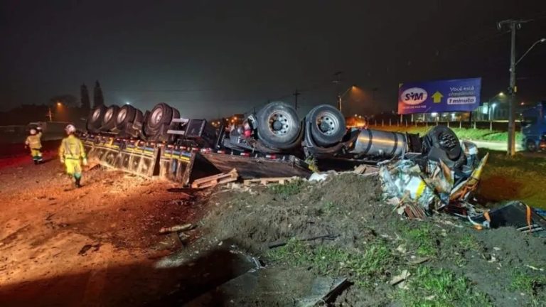 Motorista de caminhão de Criciúma morre após grave acidente na BR-101