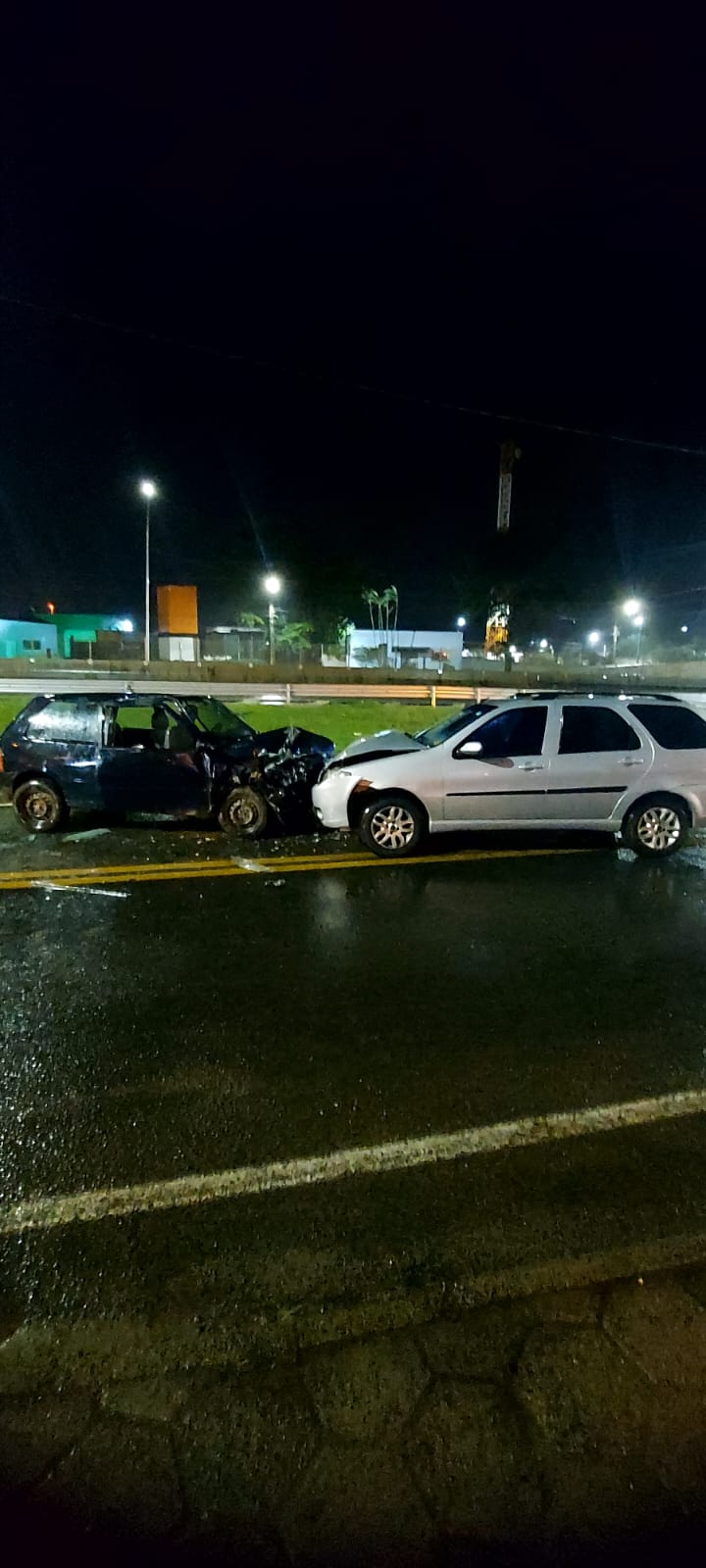 Colisão entre dois carros deixa homem ferido em Sombrio