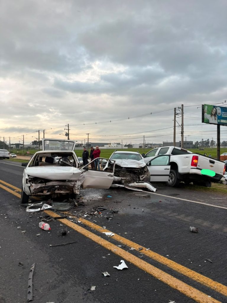 Homem fica gravemente ferido após colisão entre veículos em Araranguá