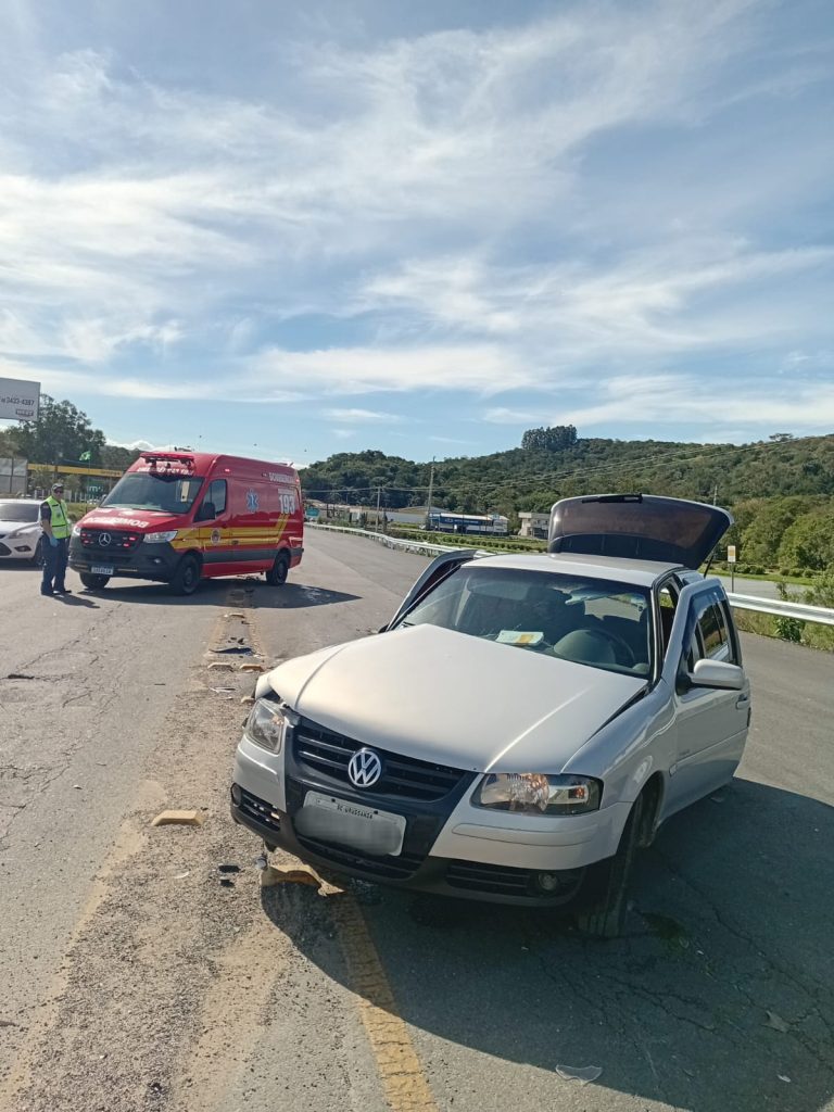 Colisão entre dois carros deixa três pessoas feridas em Urussanga