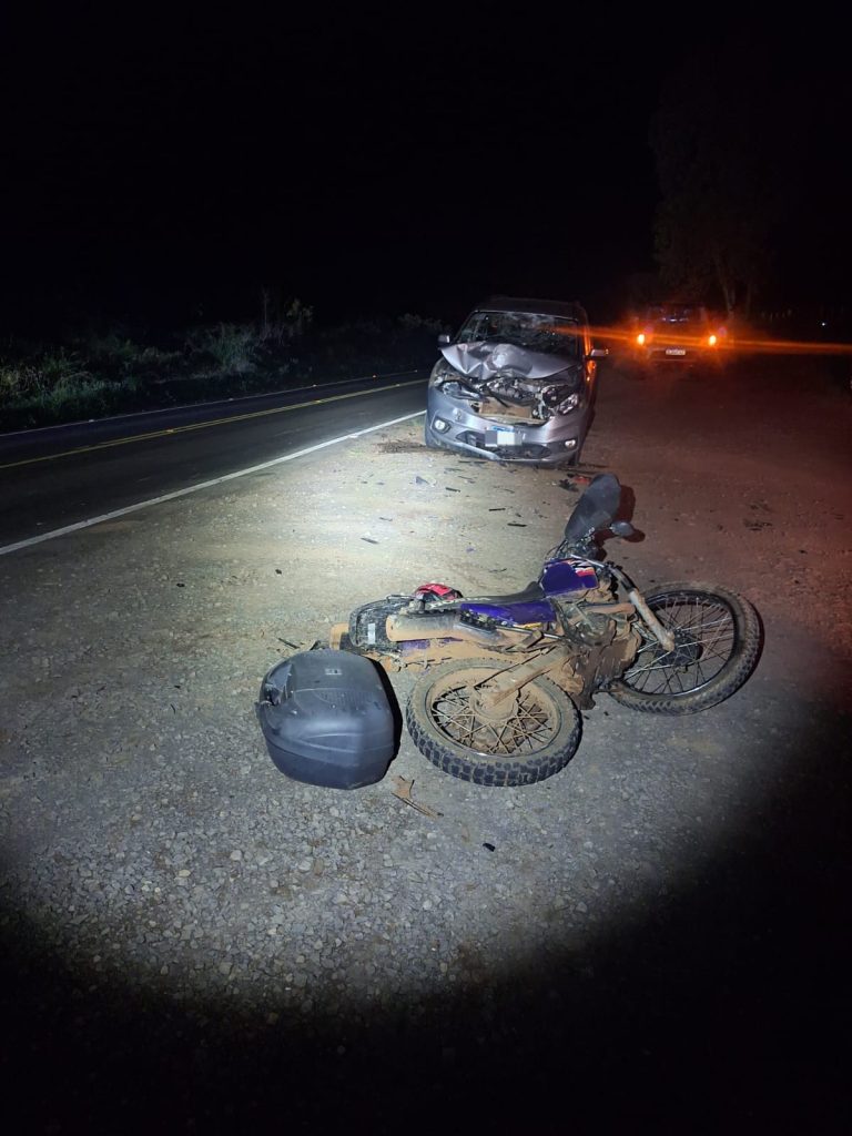 Colisão frontal entre carro e moto deixa homem ferido na SC-161