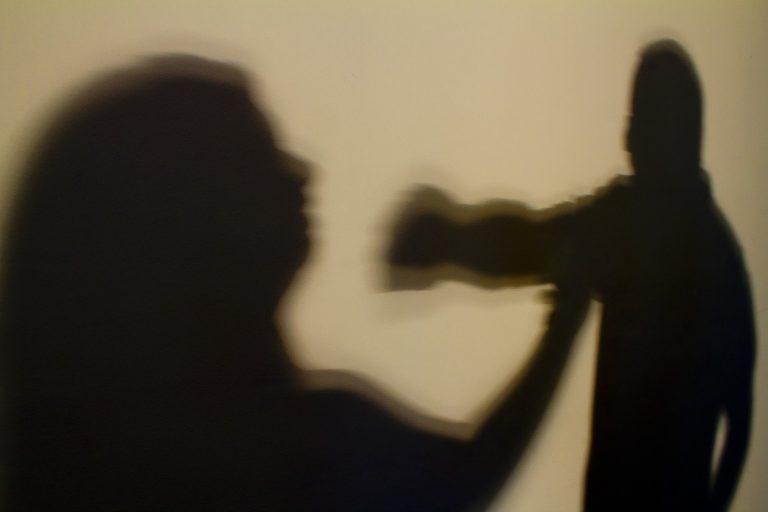 Mulher é agredida com socos e três pessoas são presas em Forquilhinha
