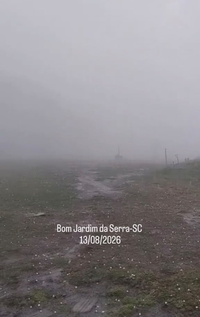 (Vídeo) Chuva de granizo e neblina são registradas em Bom Jardim da Serra