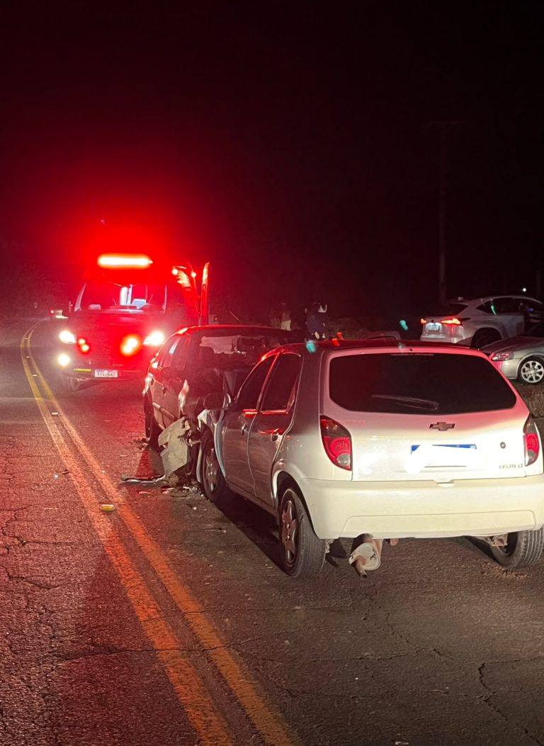 Colisão frontal entre dois carros deixa dois feridos na SC-108, em Orleans