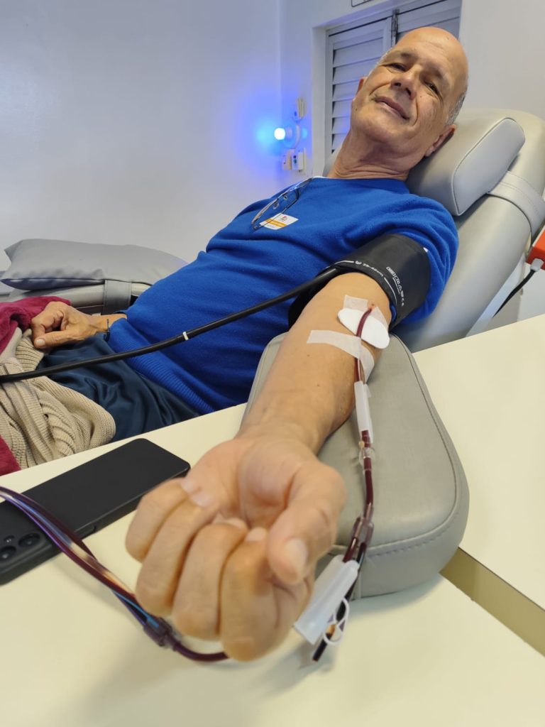Presente diferente: Há 50 anos, doador celebra aniversário em hemocentros