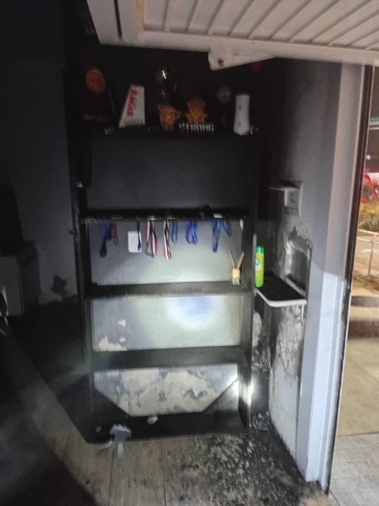 Incêndio atinge academia e mobiliza bombeiros em Imbituba