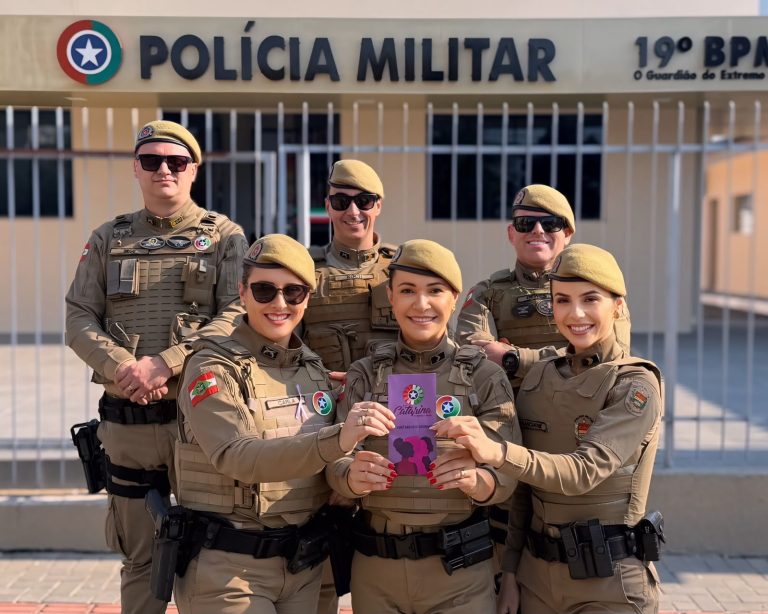 Policiais realizam conscientização de combate a violência contra a mulher