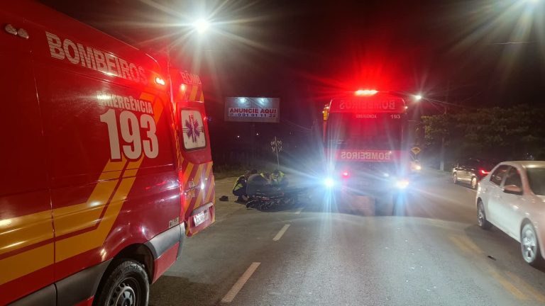 Motociclista fica ferida após colisão com carro na SC-434