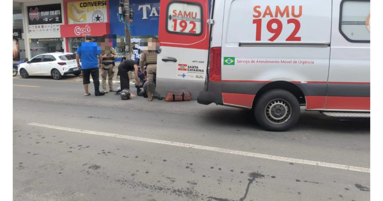 Motociclista fica ferido após colisão com carro em Criciúma