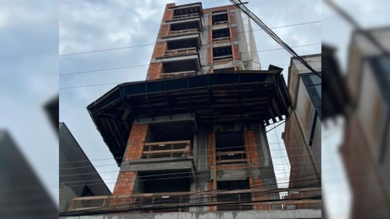 Elevador de prédio em obras despenca e trabalhador morre em Camboriú