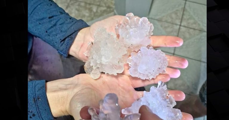 (VÍDEO) Temporal de granizo atinge cidade de SC e deixa casas destelhadas