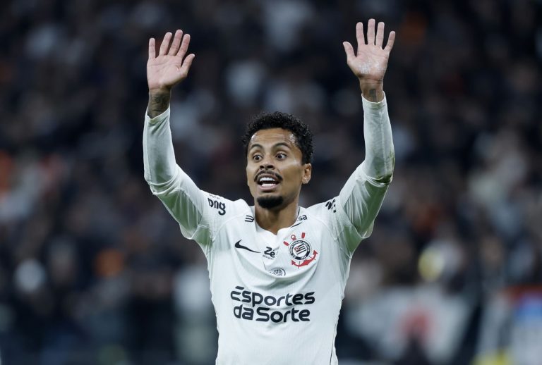 Allan em Corinthians x Athletico-PR pelo Brasileirão