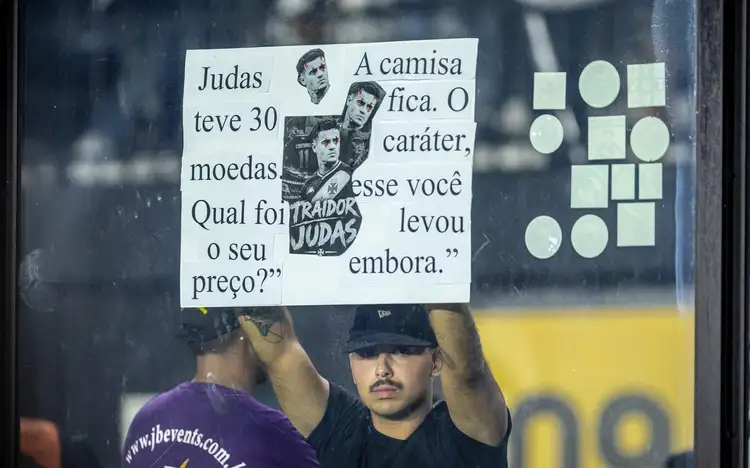 Cartaz criticando Coutinho