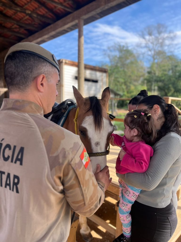 Animais são usados para desenvolvimento de pessoas com TEA no Sul