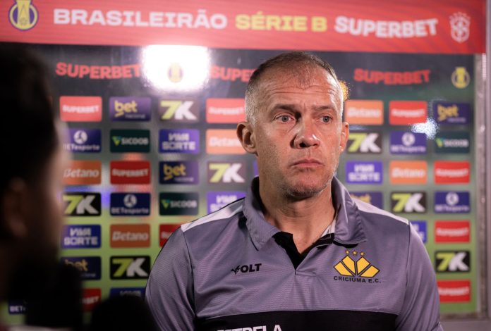 Eduardo Baptista em partida pelo Criciúma