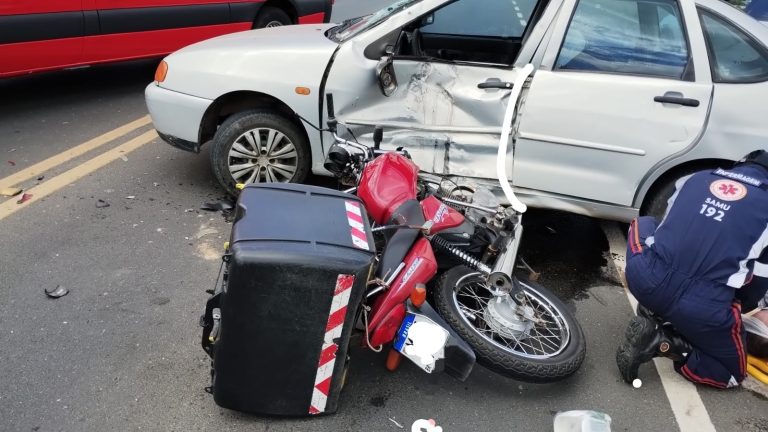 Motociclista fica ferido em colisão com carro em Içara