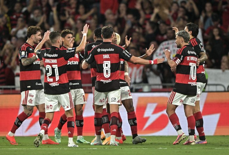 Jogadores do Flamengo comemorando contra o RB Bragantino