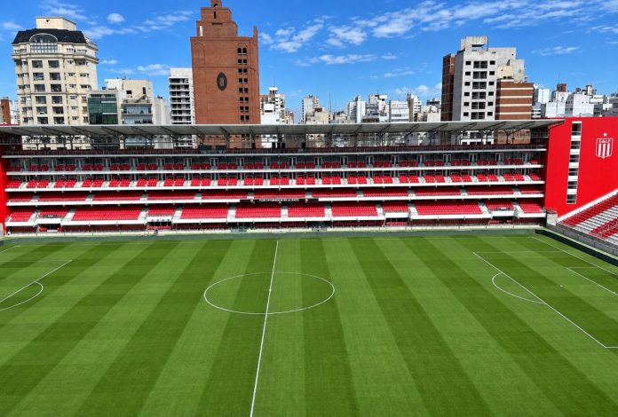 Jorge Luis Hirsch recebe Estudiantes x Corinthians