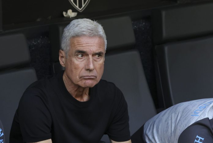 Luís Castro está pressionado para o Gre-Nal