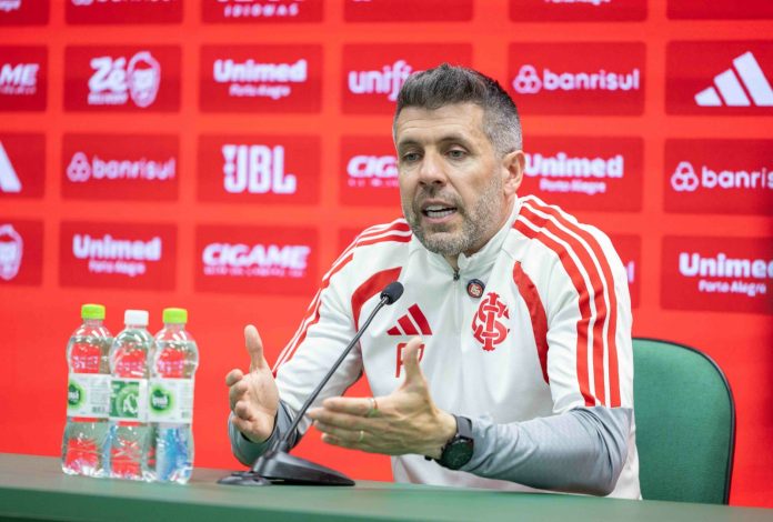 Pezzolano em Chapecoense x Internacional