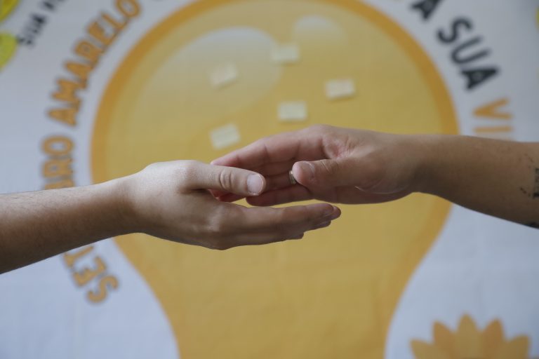 Setembro Amarelo faz alerta sobre a necessidade de falar o que sente