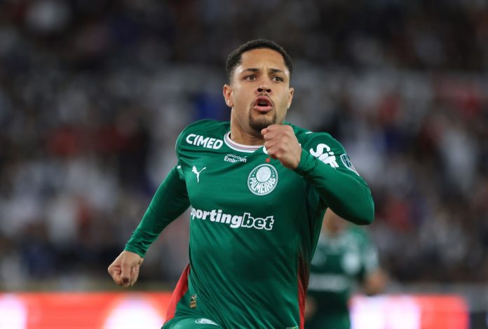 Vitor Roque em LDU x Palmeiras pela Libertadores