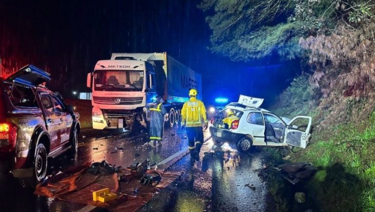 Criança de 6 anos e duas pessoas morrem após grave acidente na BR-470