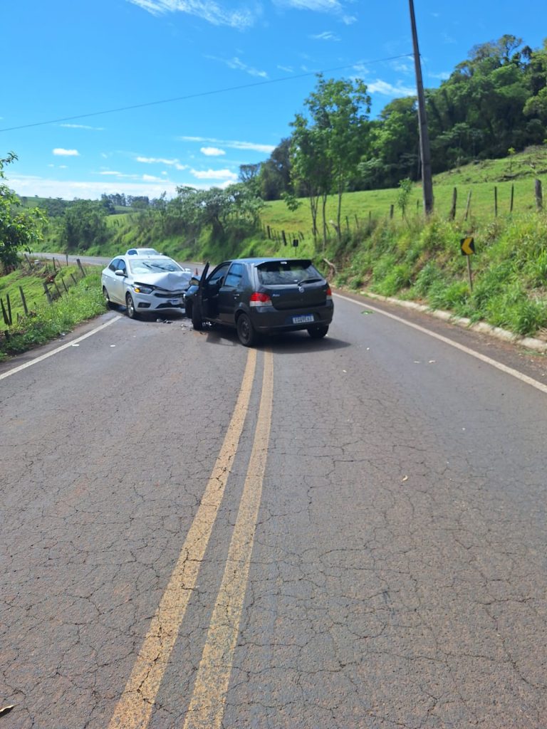Idosa morre e cinco pessoas ficam feridas após colisão na SC-159