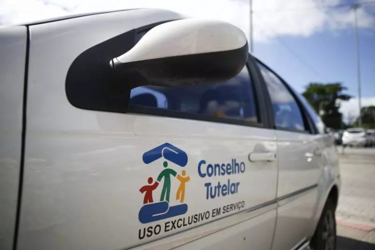 Irmãos passam a noite sem responsável e Conselho Tutelar é acionado em SC