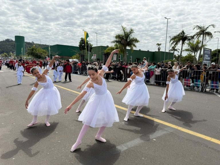 Afasc reúne gerações e celebra Independência no desfile de 7 de Setembro