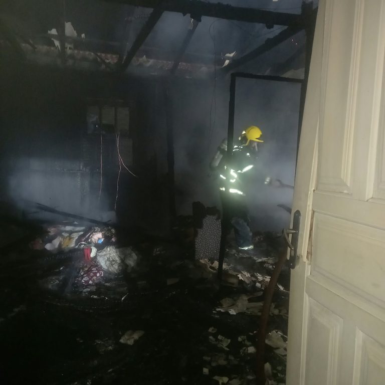 Incêndio destrói interior de residência em Balneário Rincão