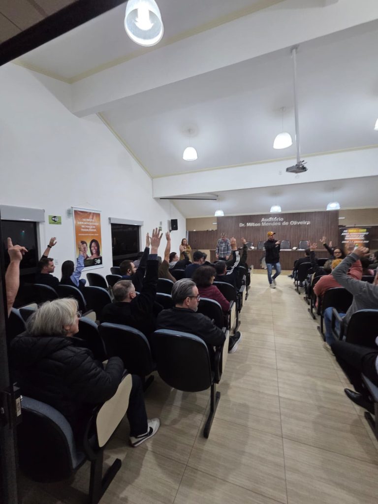 Bancários da Caixa em Criciúma e região aprovam manutenção da greve