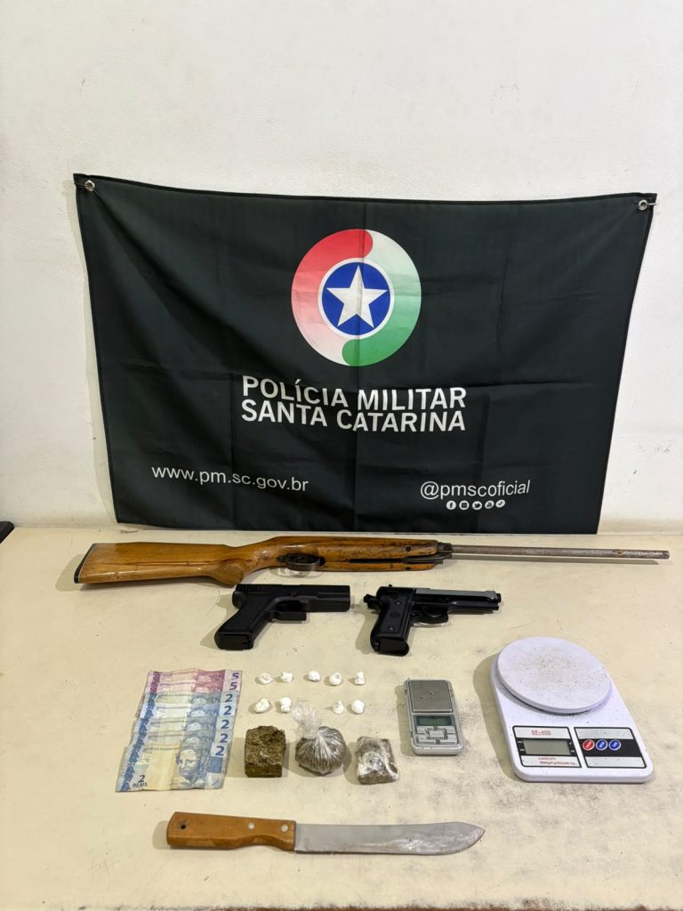 Jovem é detido com drogas, simulacros e arma modificada em Araranguá