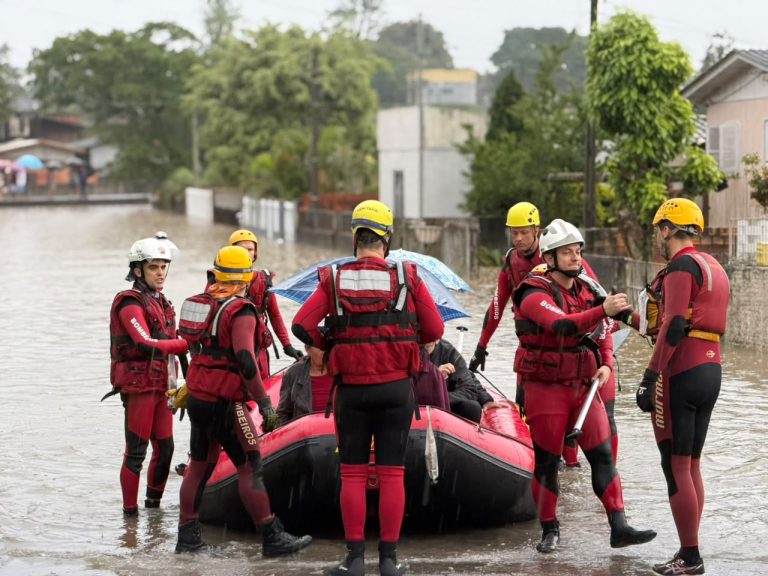 Bombeiros ampliam força-tarefa contra alagamentos em Criciúma