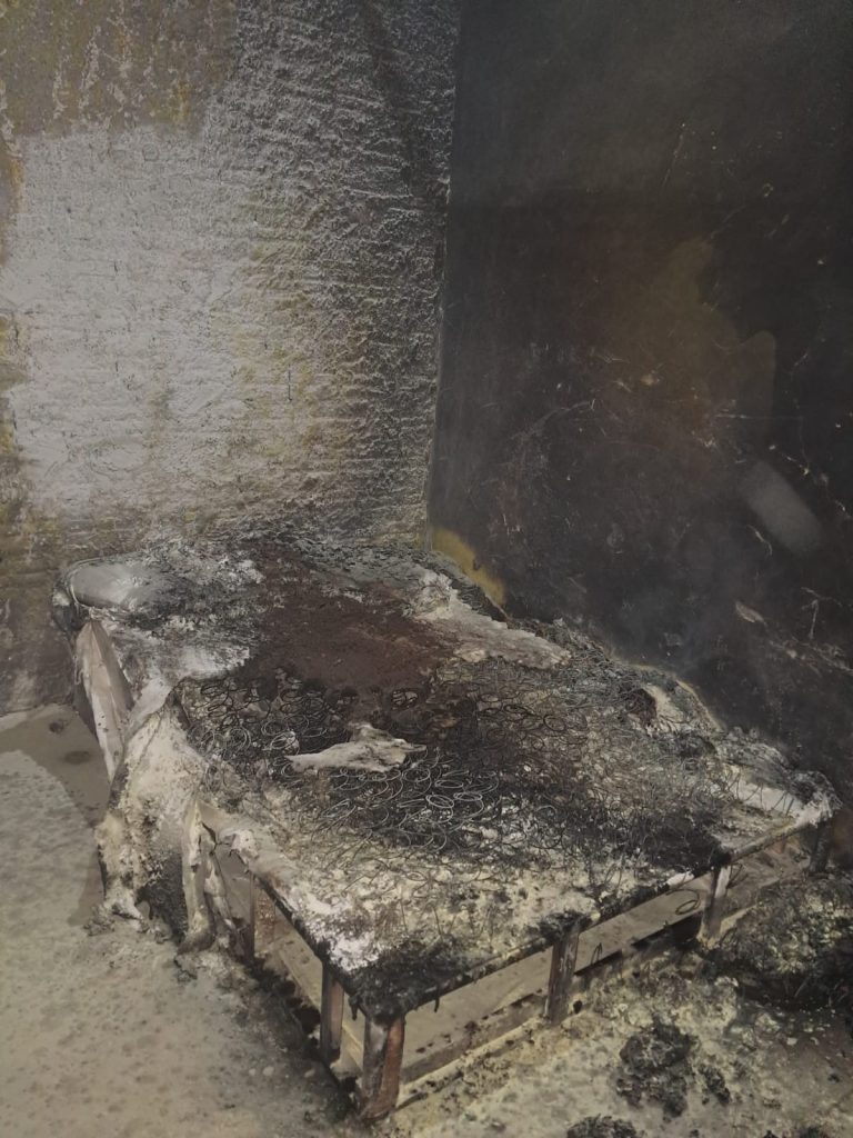 Incêndio atinge residência e é controlado por moradores em Araranguá