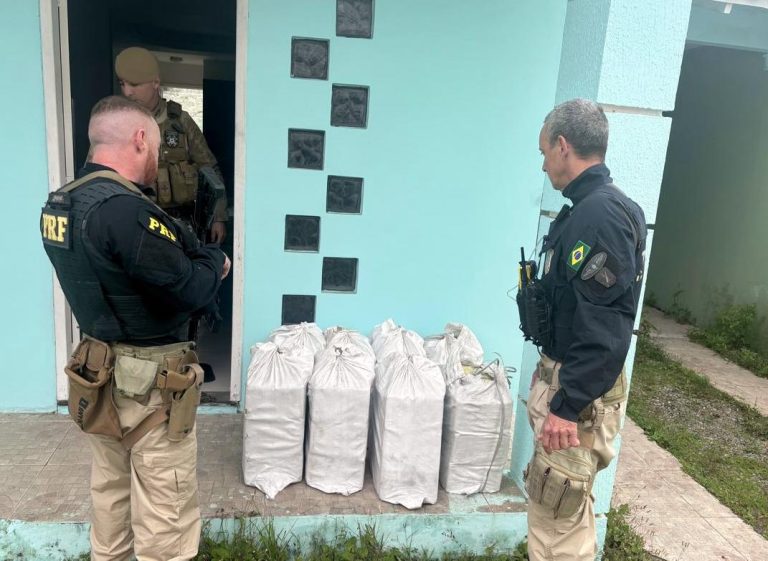 Polícia descobre depósito subterrâneo com mais de 200 kg de cocaína