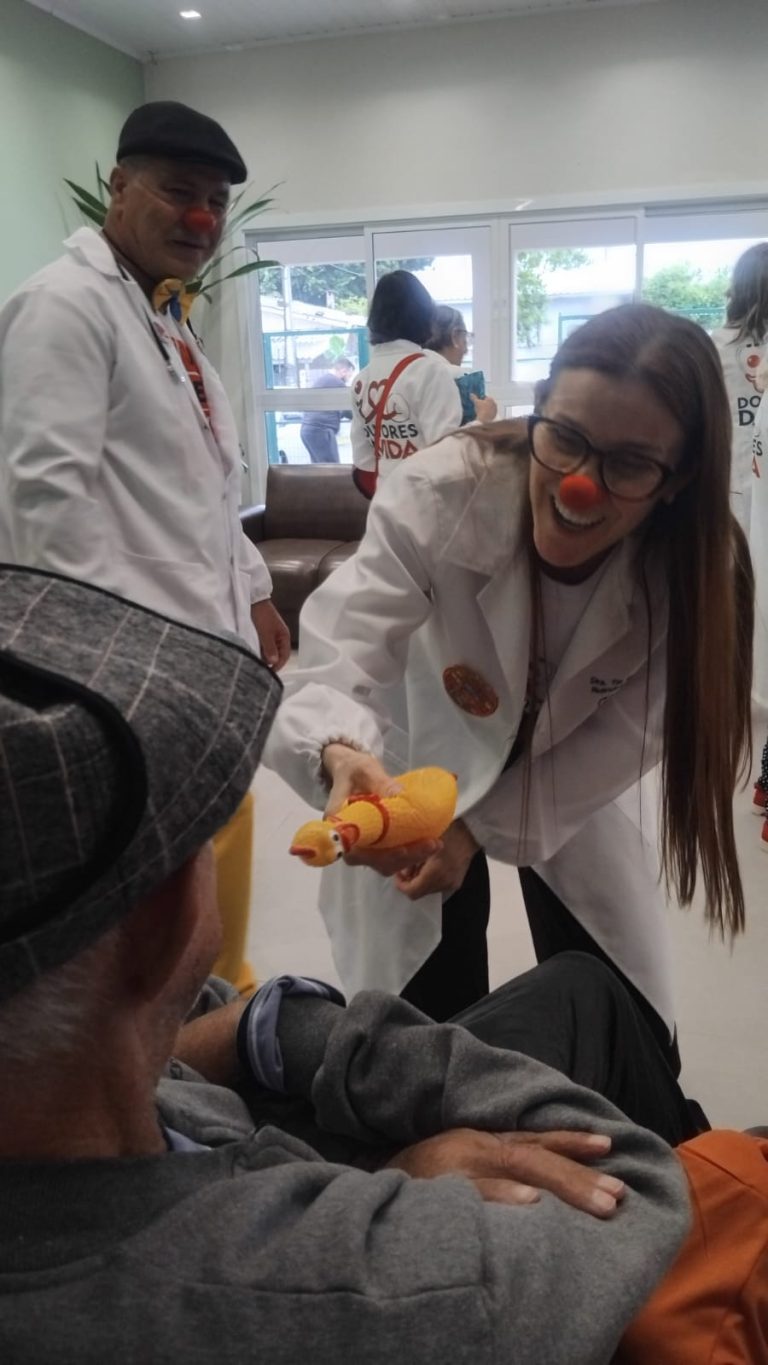 Doutores da Vida celebram reencontro com moradores do Lar do Idoso