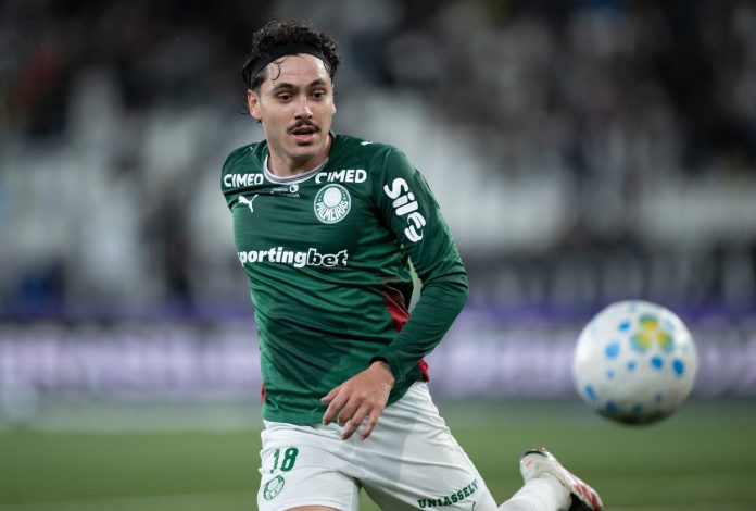 Maurício, meia do Palmeiras