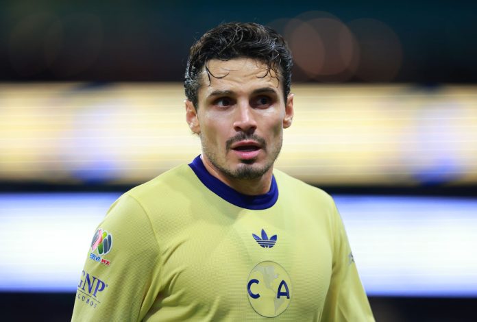 Raphael Veiga atuando pelo América do México