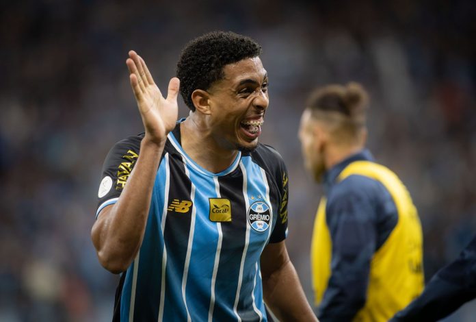 Wallace em Grêmio x Internacional